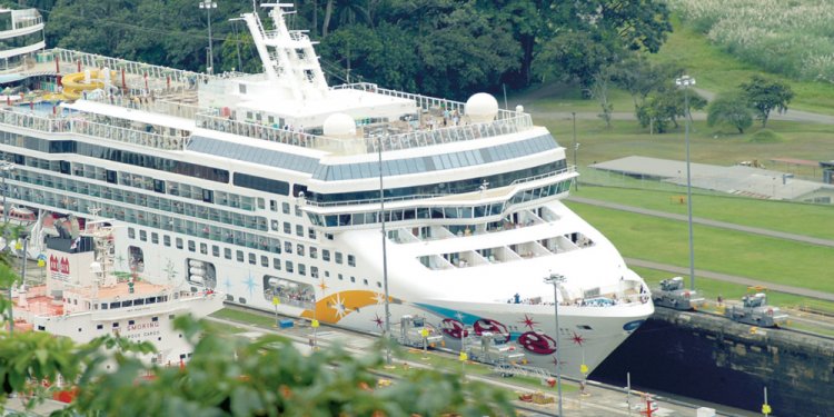 NCL Jewel in Panama Canal