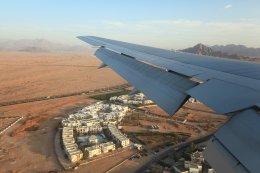 Flyingintosharm750xshutterstock 298148684