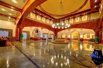 The lobby in the Sea Club Hotel.